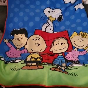Soft blanket official Peanuts gang